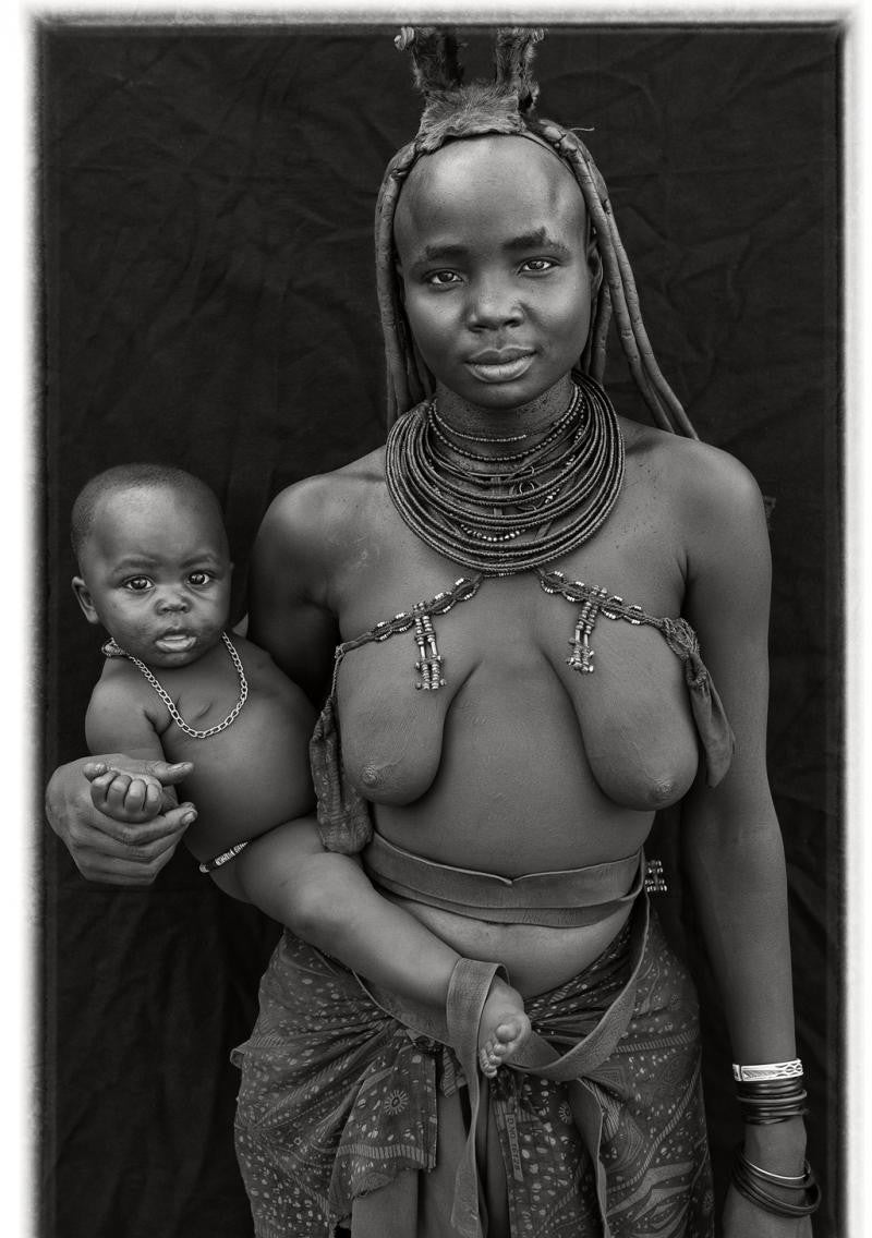 Christopher Rimmer 'Himba Mother & Child, Ombarundu, Namibia ' - Original digital print